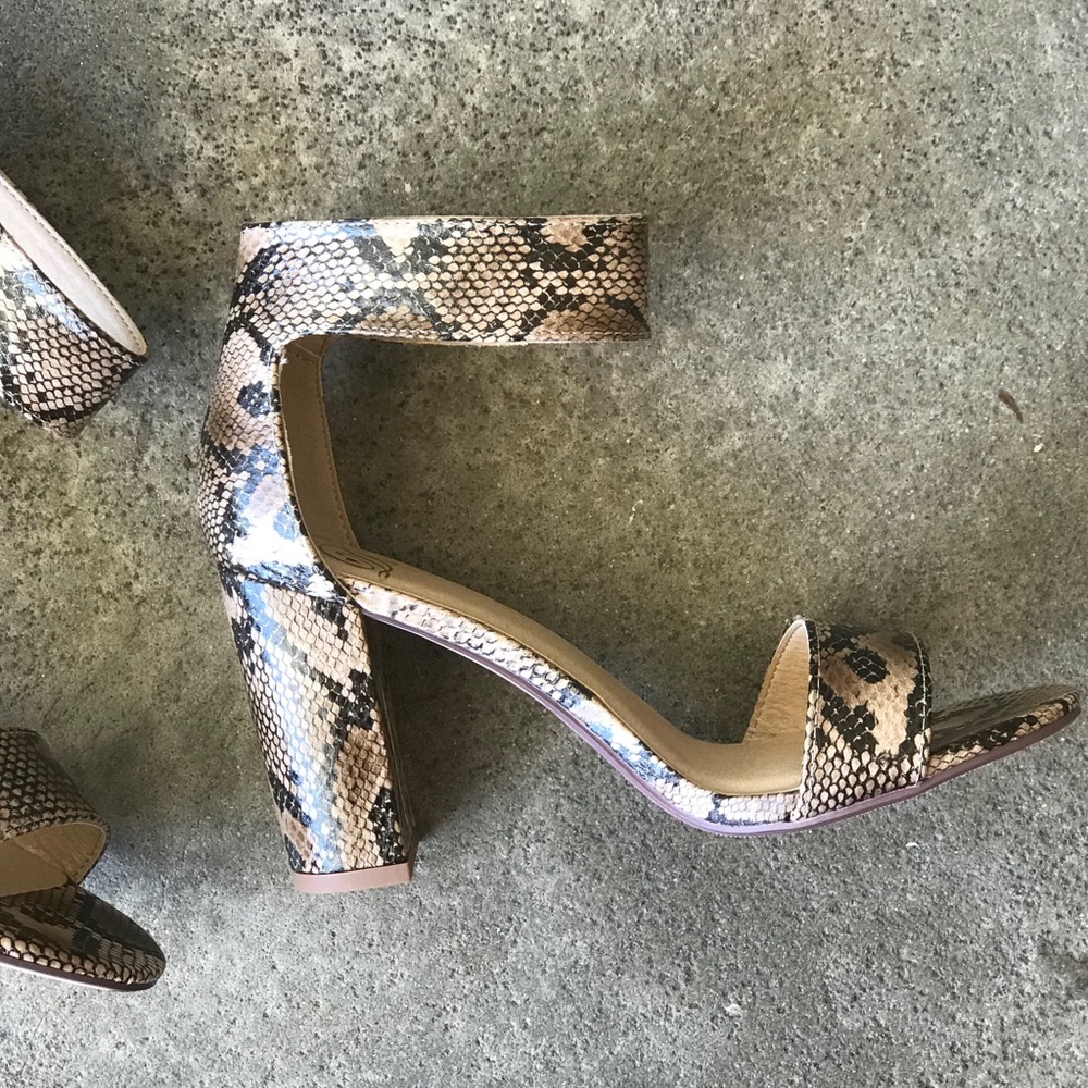 1 Left! Delicious Python Velcro Ankle Strap Heel - Picture 3 of 8
